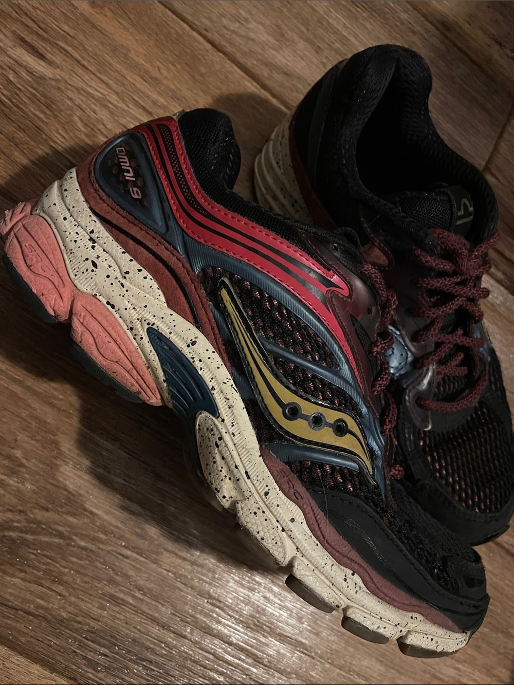 Saucony Progrid Omni 9 Autumnal Equinox Red /Blue Sneaker Woman Size 6